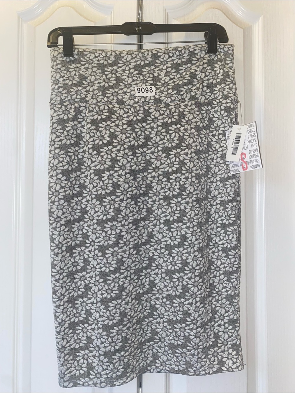 9098 - LuLaRoe Small Cassie Skirt NWT